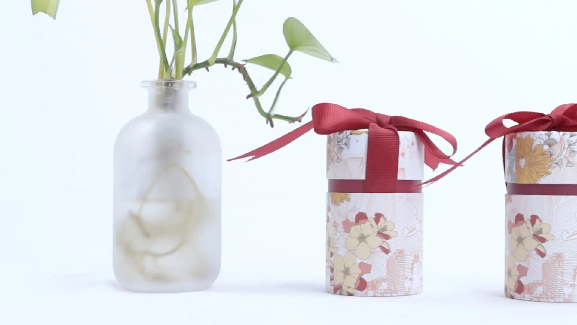 Luxury Wedding Favor Cylinder Paper Tube Sweets Box Custom Design With Ribbon Closure 1